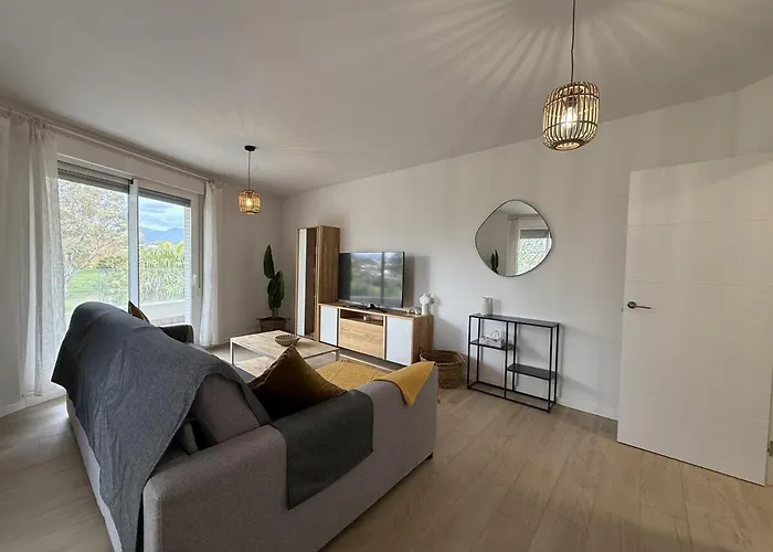 Modern And Luxurious In Nueva Andalucia - Jardines De Guadaiza Apartment